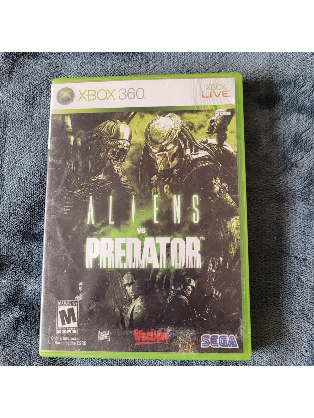 Alien vs. Predator (Microsoft Xbox 360, 2010) Complete w/ Manual
